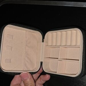 Amazon Essentials Jewelry Organizer Case - Beige